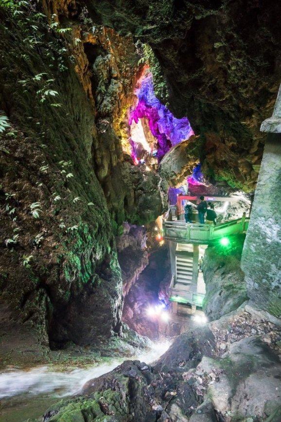 印尼塞梅鲁火山喷发 持续时间128秒